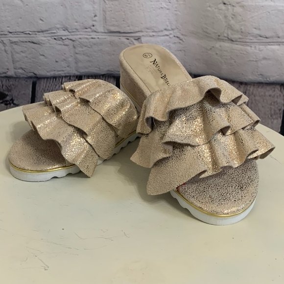 Nature Breeze Gold Slides Ruffle! Sz 5 1/2 - Picture 1 of 4